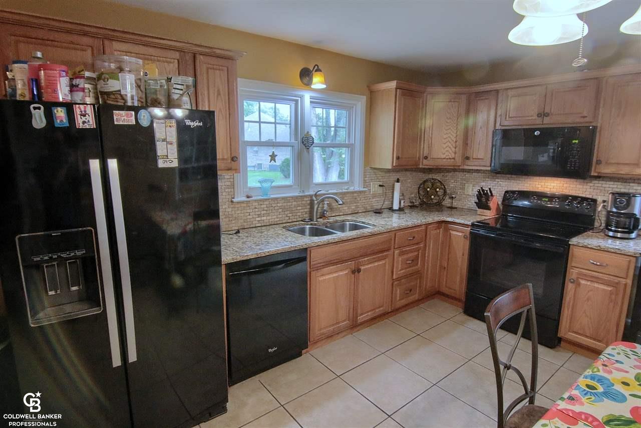 11275 Chicago Warren, MI 48093 - Photo 7 of 28 31356302-6.JPG