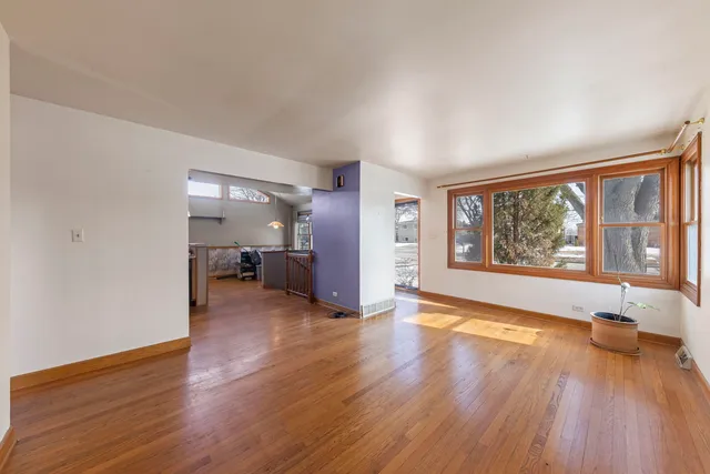 $419,000 | 568 West Avenue, Elmhurst, IL 60126