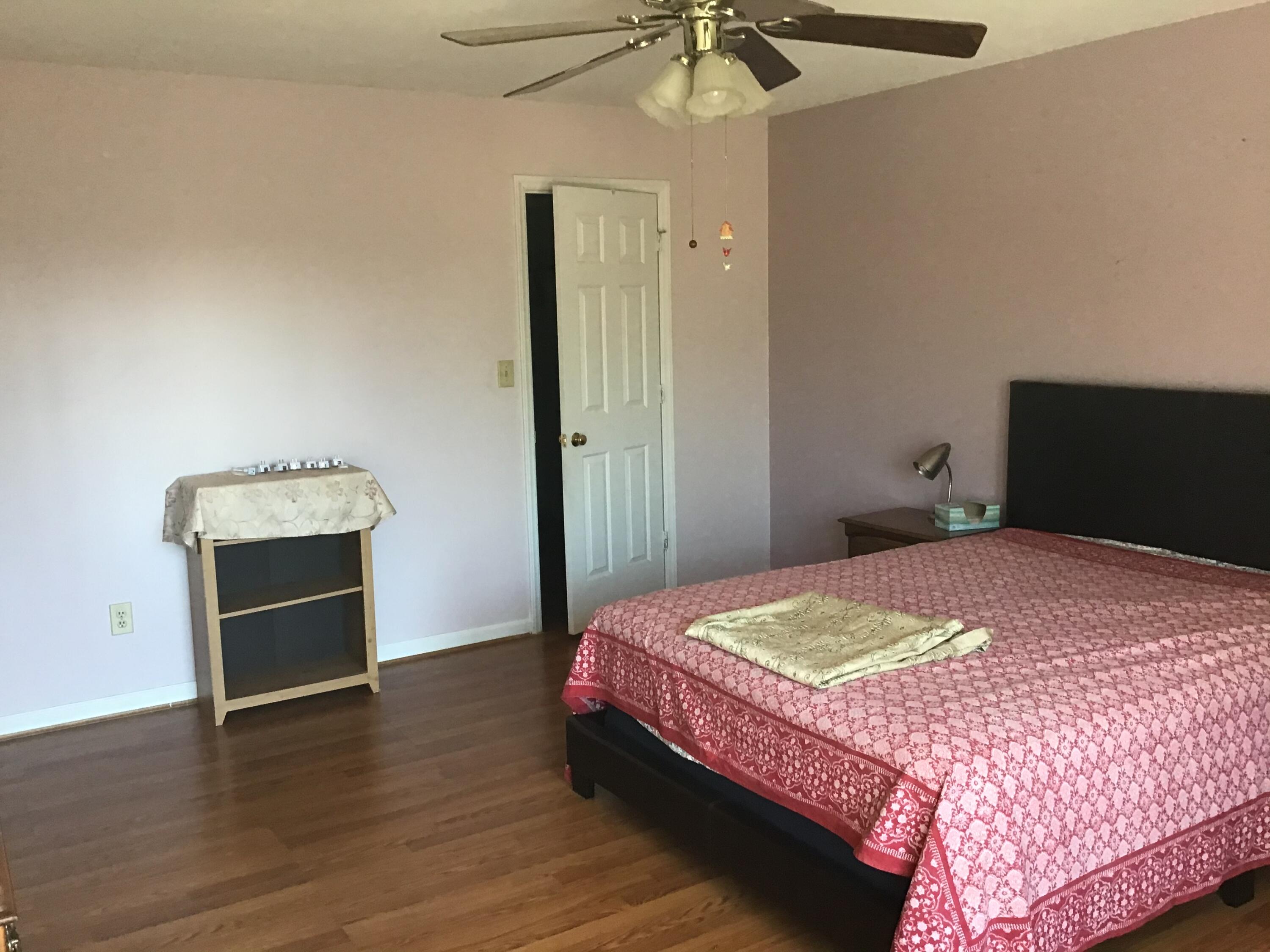 5306 Huntridge Road Roanoke, VA 24012 - Photo 12 of 18 E5BDAA4F-CB78-4408-9237-1705A5FCEF55