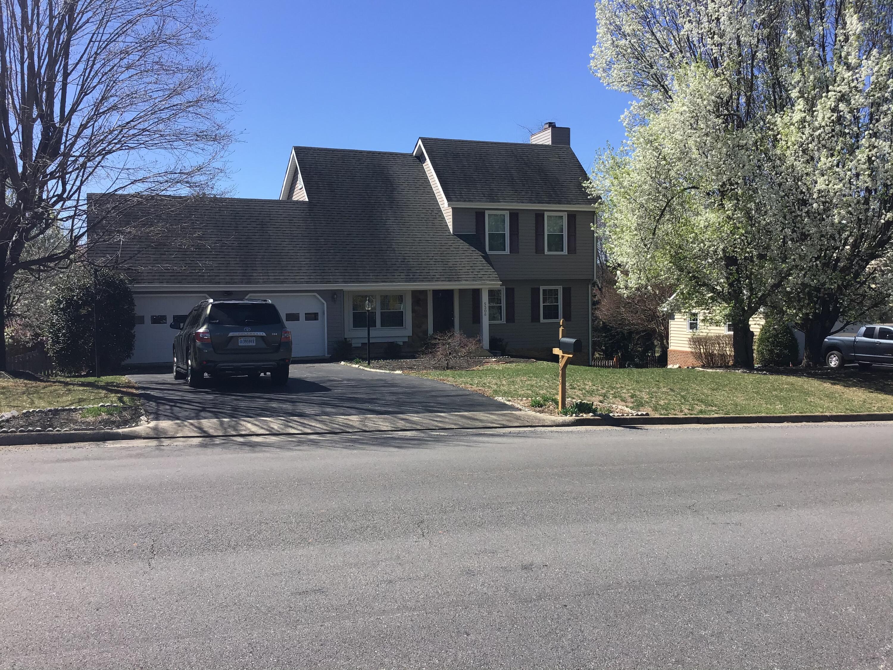5306 Huntridge Road Roanoke, VA 24012 - Photo 4 of 18 480F3C6E-D493-4FFF-AEC9-3382B4422709