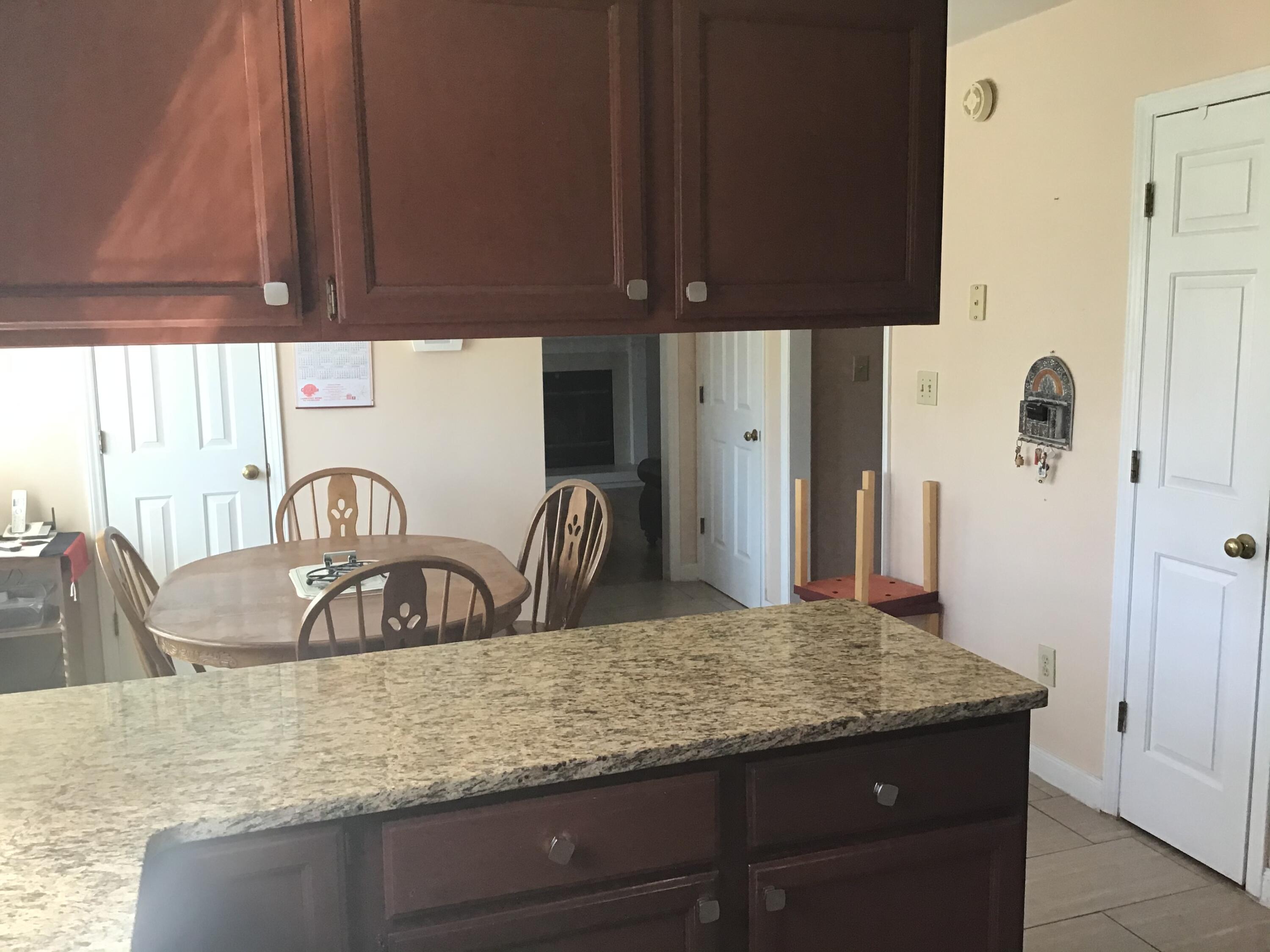 5306 Huntridge Road Roanoke, VA 24012 - Photo 8 of 18 4C44AB6B-A5C6-4067-9D03-35D04443D643