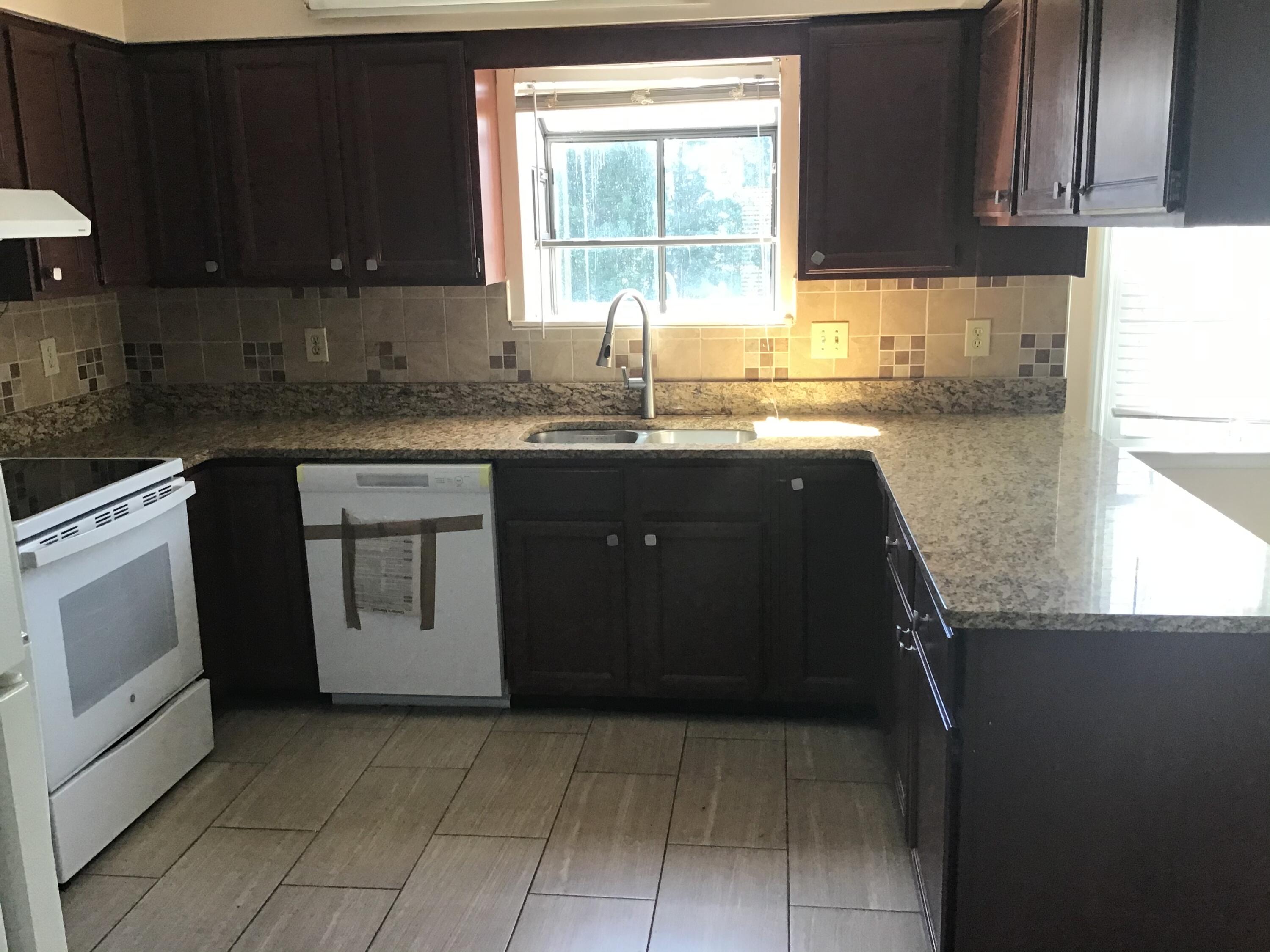 5306 Huntridge Road Roanoke, VA 24012 - Photo 9 of 18 D244D477-9F19-4965-B51F-B1735A5C1943