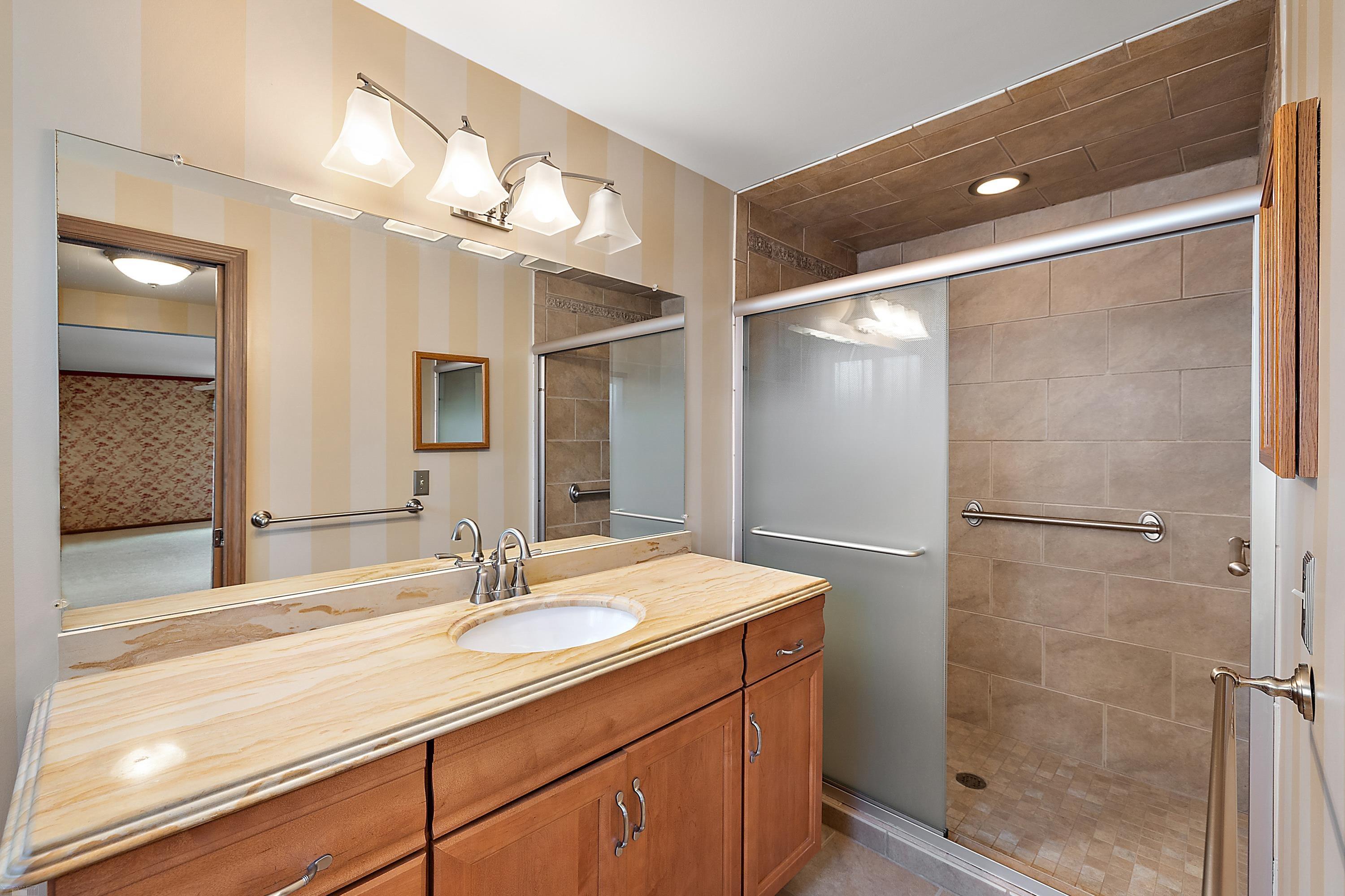 656 Canterbury Road Grosse Pointe Woods, MI 48236 - Photo 44 of 77