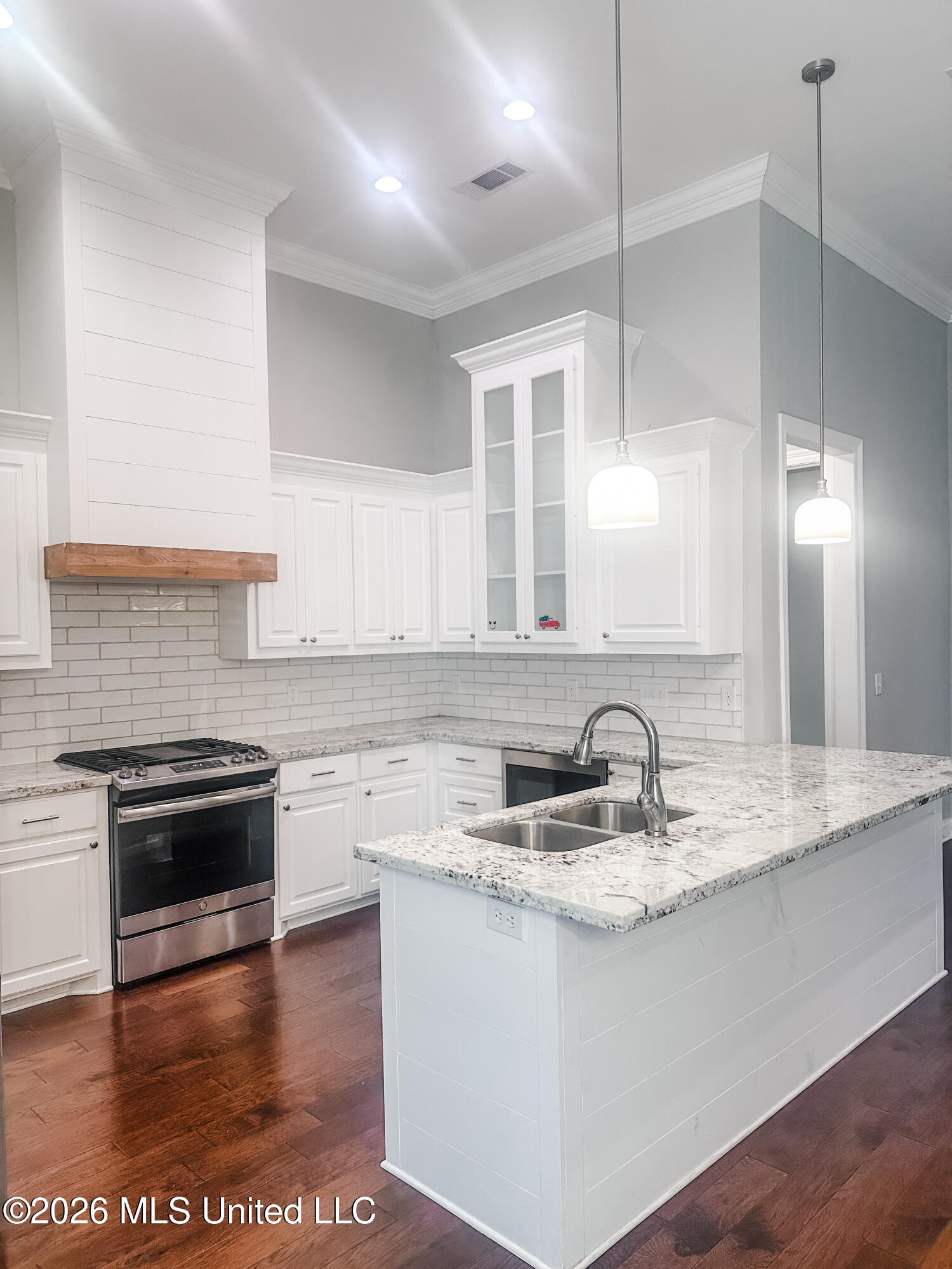 312 Royal Pond Circle Flowood, MS 39232 - Photo 3 of 18 IMG_6940