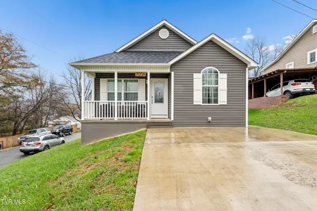 $320,000 | 700 A Johnson Avenue, Elizabethton, TN 37643