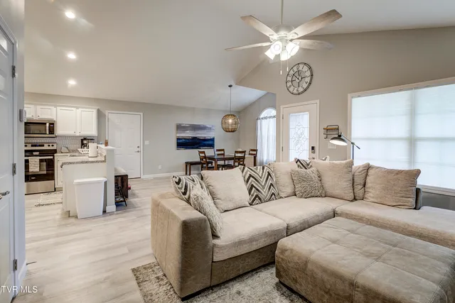 $320,000 | 700 A Johnson Avenue, Elizabethton, TN 37643