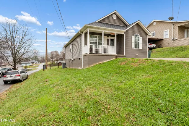 $320,000 | 700 A Johnson Avenue, Elizabethton, TN 37643