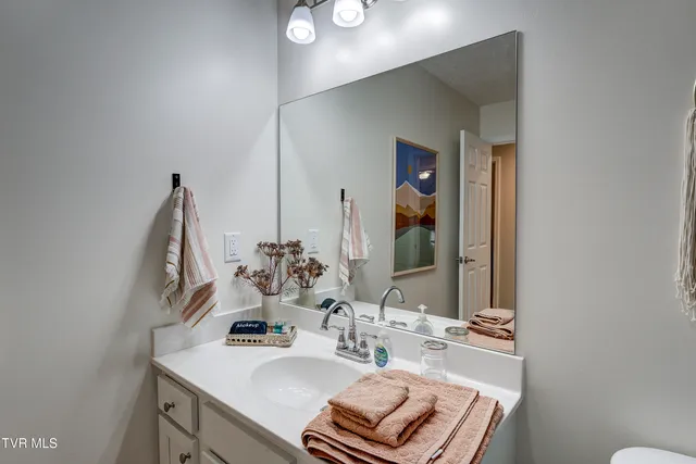 $320,000 | 700 A Johnson Avenue, Elizabethton, TN 37643