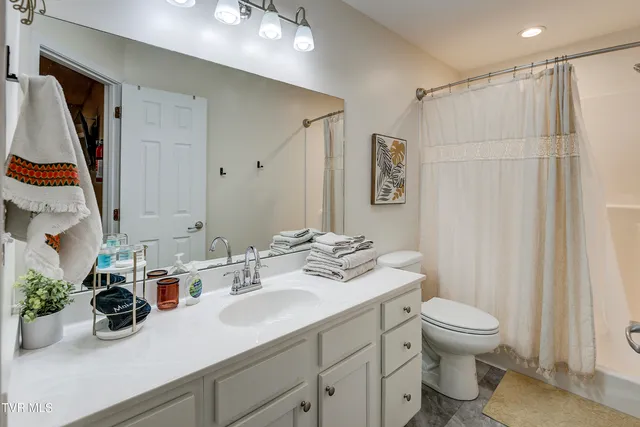 $320,000 | 700 A Johnson Avenue, Elizabethton, TN 37643