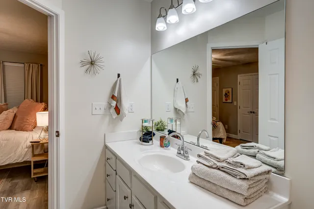 $320,000 | 700 A Johnson Avenue, Elizabethton, TN 37643