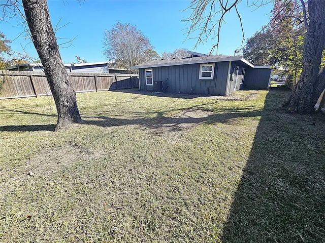 $194,900 | 917 East Myrtle Street, Angleton, TX 77515