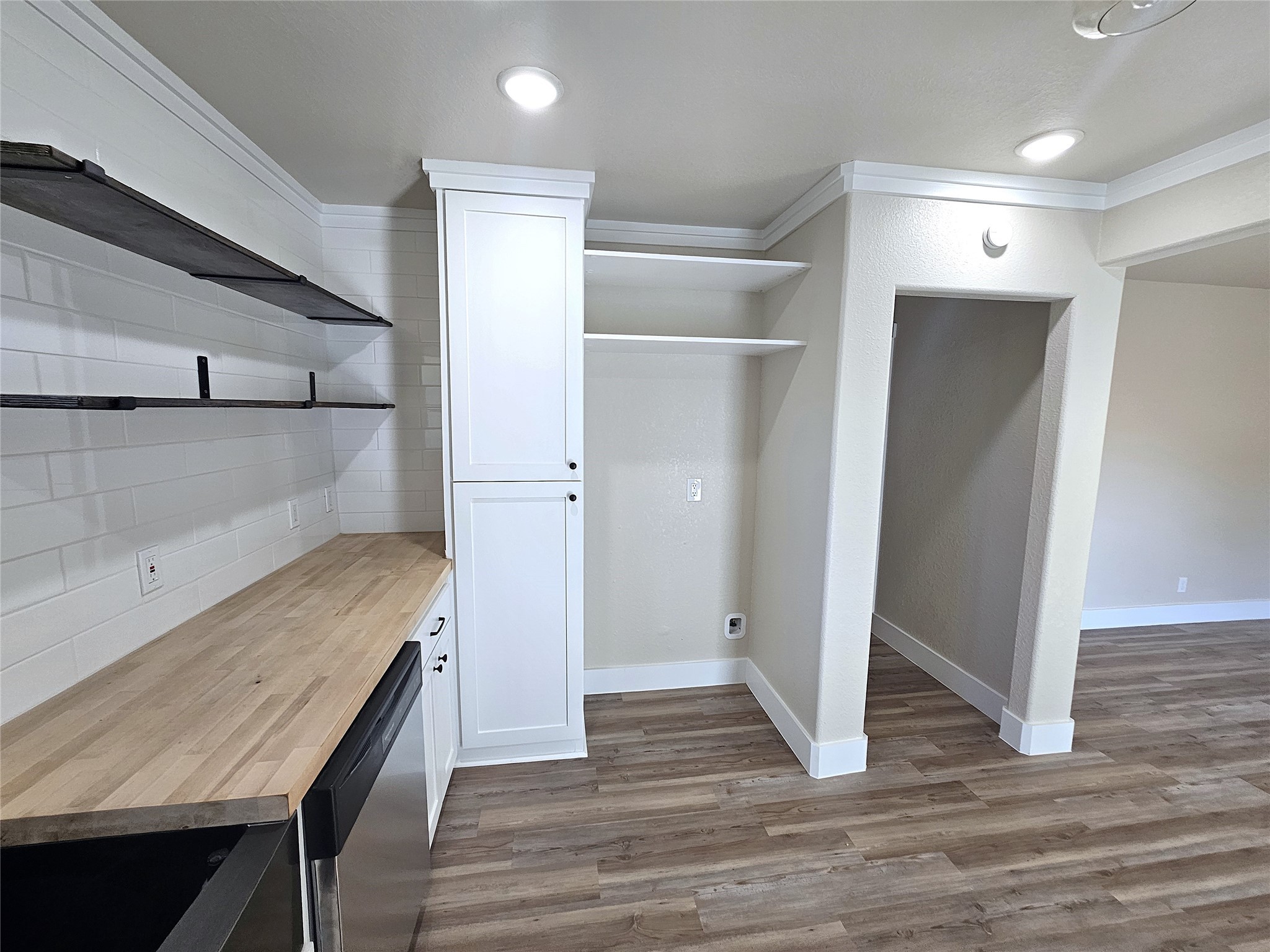 917 East Myrtle Street Angleton, TX 77515 - Photo 7 of 22