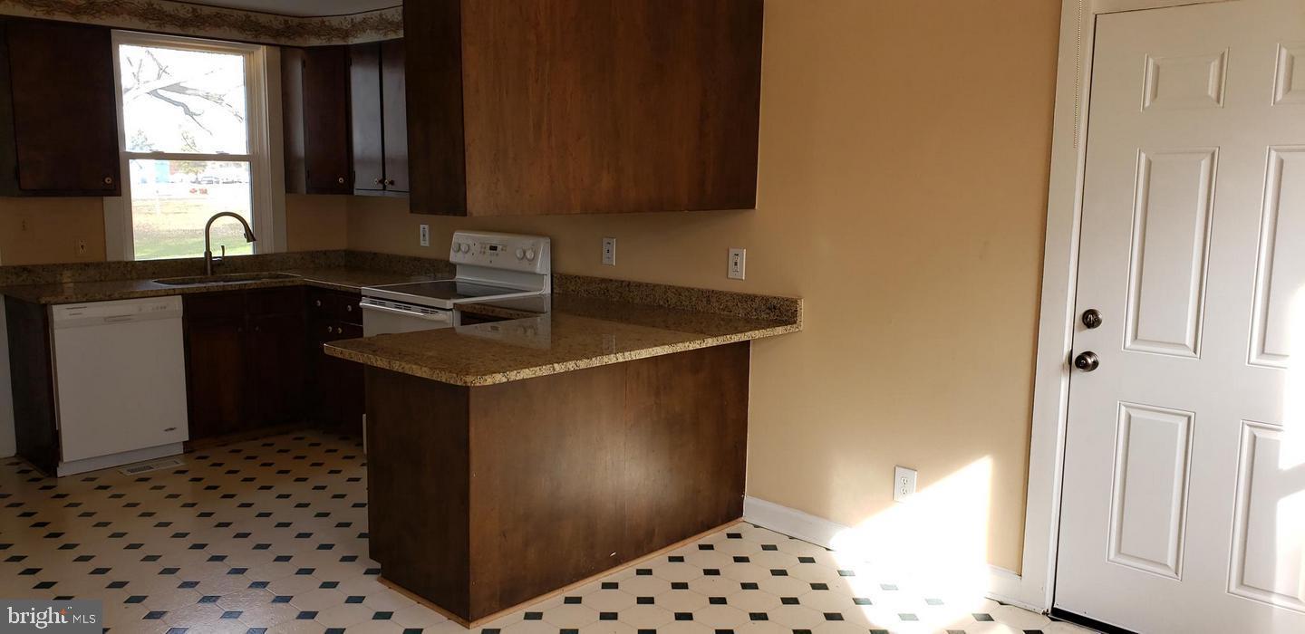 10558 Rogues Road Midland, VA 22728 - Photo 6 of 25 Gallery Image 6