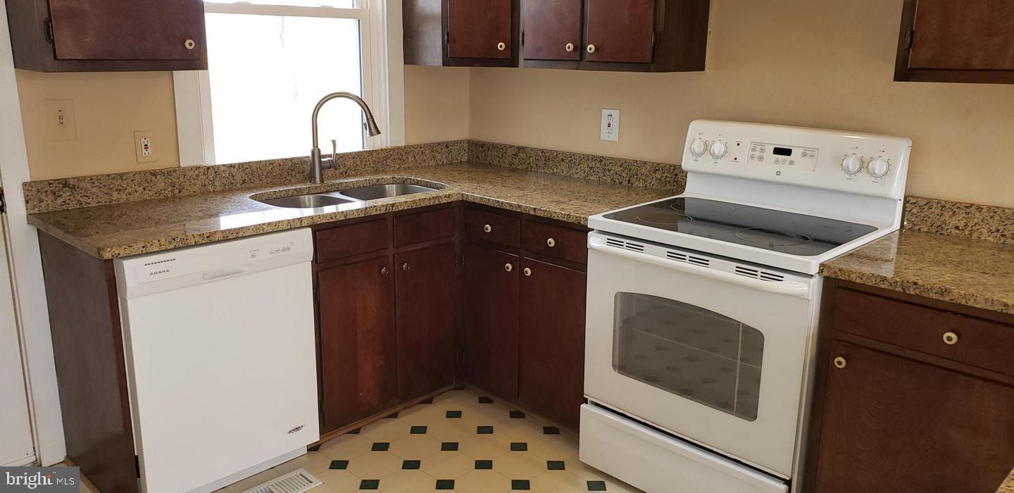 10558 Rogues Road Midland, VA 22728 - Photo 8 of 25 Gallery Image 8