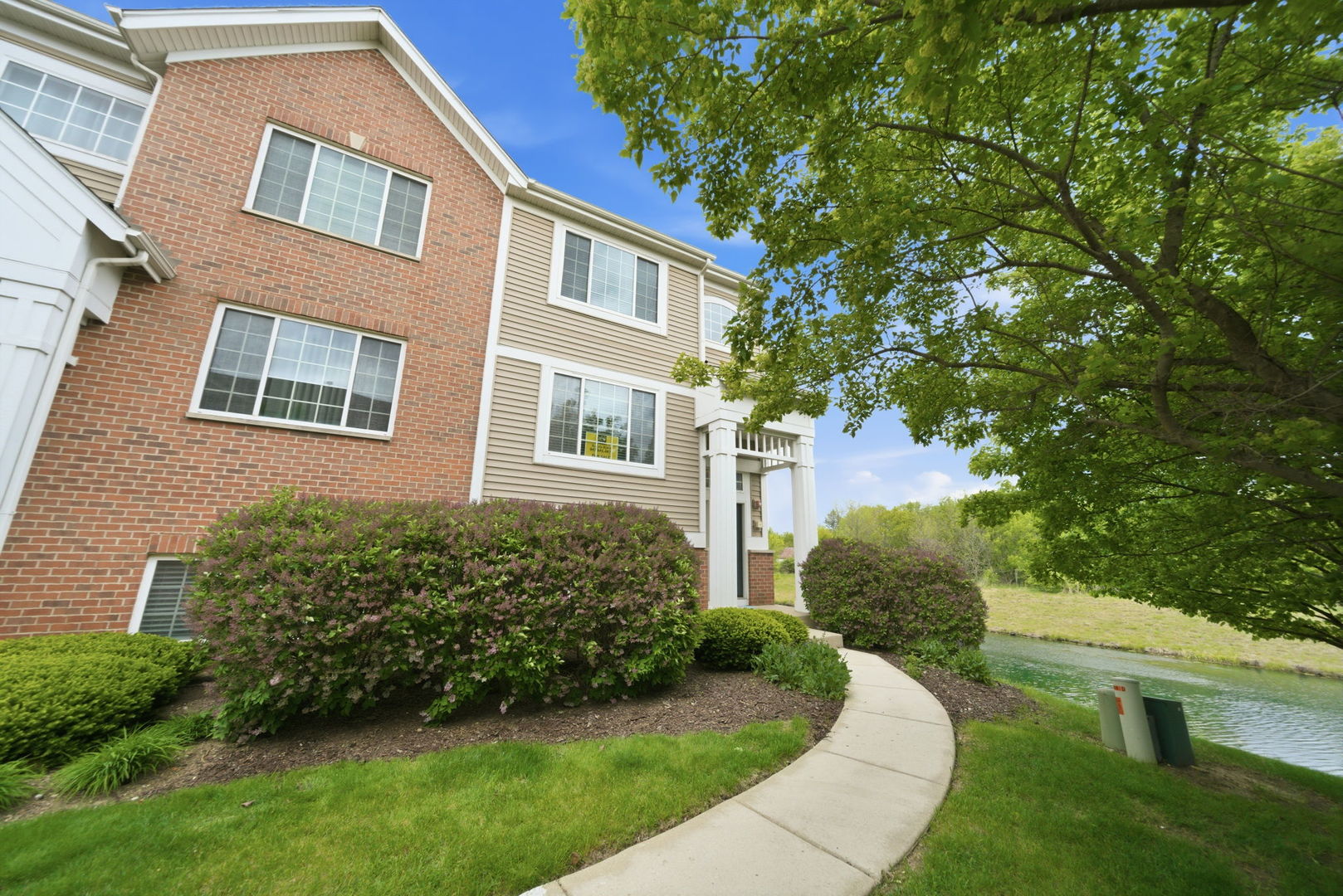 8992 Disbrow Street Huntley, IL 60142 - Photo 6 of 27