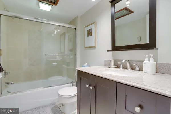 $2,100 | 1010 Independence Avenue Southeast, Unit B, Washington, DC 20003