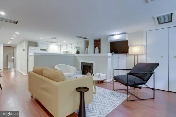 $2,100 | 1010 Independence Avenue Southeast, Unit B, Washington, DC 20003