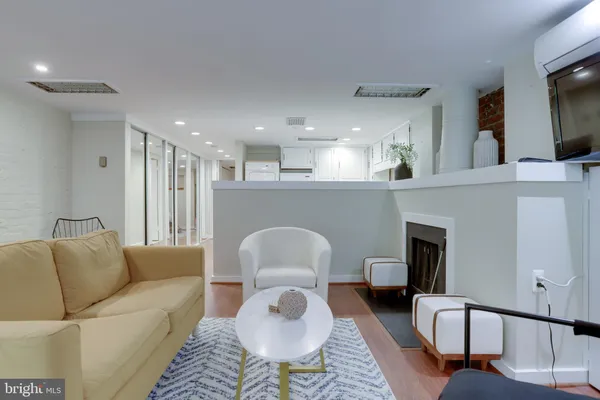 $2,100 | 1010 Independence Avenue Southeast, Unit B, Washington, DC 20003