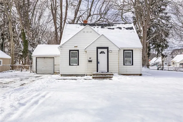 $195,000 | 27 Woodside Lane, Greece, NY 14616