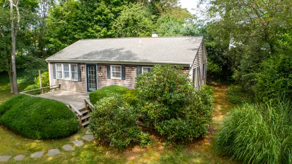 $1,050,000 | 73 Old Country Lane, Vineyard Haven, MA 02568