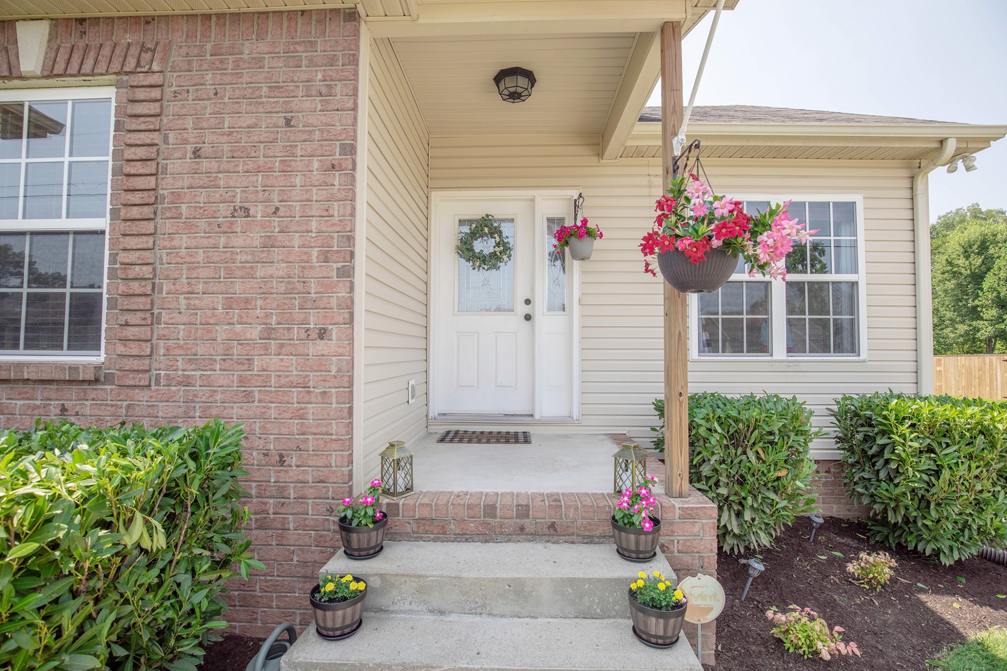 148 Filly Lane Springfield, TN 37172 - Photo 5 of 33 a front view of a house with flowers