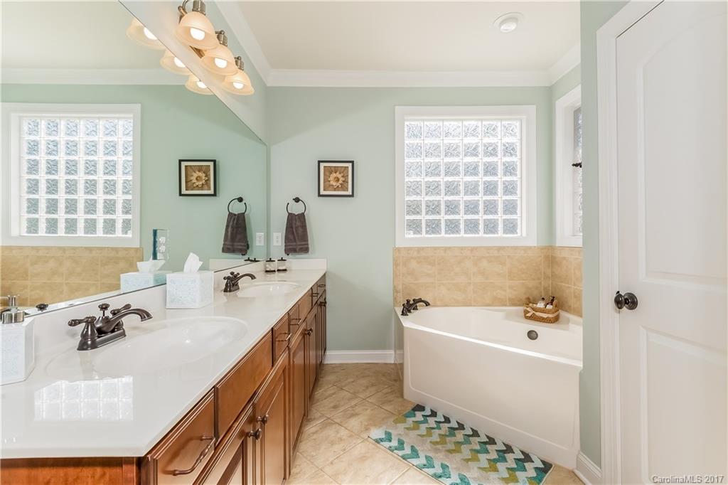 4305 Bright Road, Unit 193 Charlotte, NC 28214 - Photo 14 of 24 Gallery Image 14