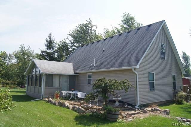 2216 Bullock Road Lapeer, MI 48446 - Photo 2 of 23 DSC05927.JPG