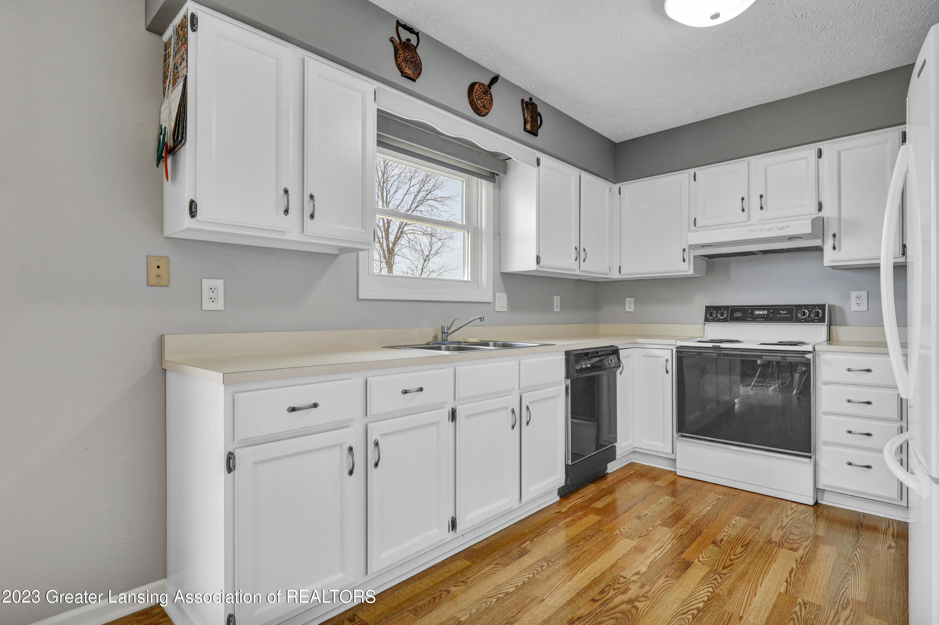 7002 Oneida Road Charlotte, MI 48813 - Photo 13 of 34 Kitchen
