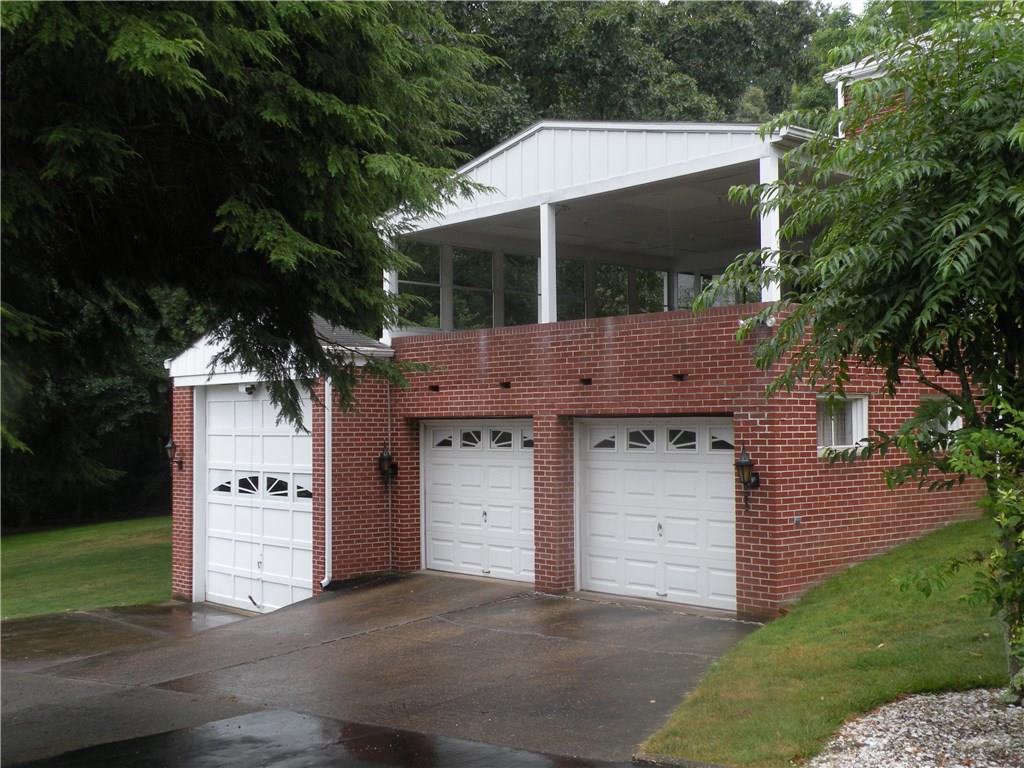 290 Crestmont Road Pittsburgh, PA 15237 - Photo 3 of 25 Covered Porch & Garages
