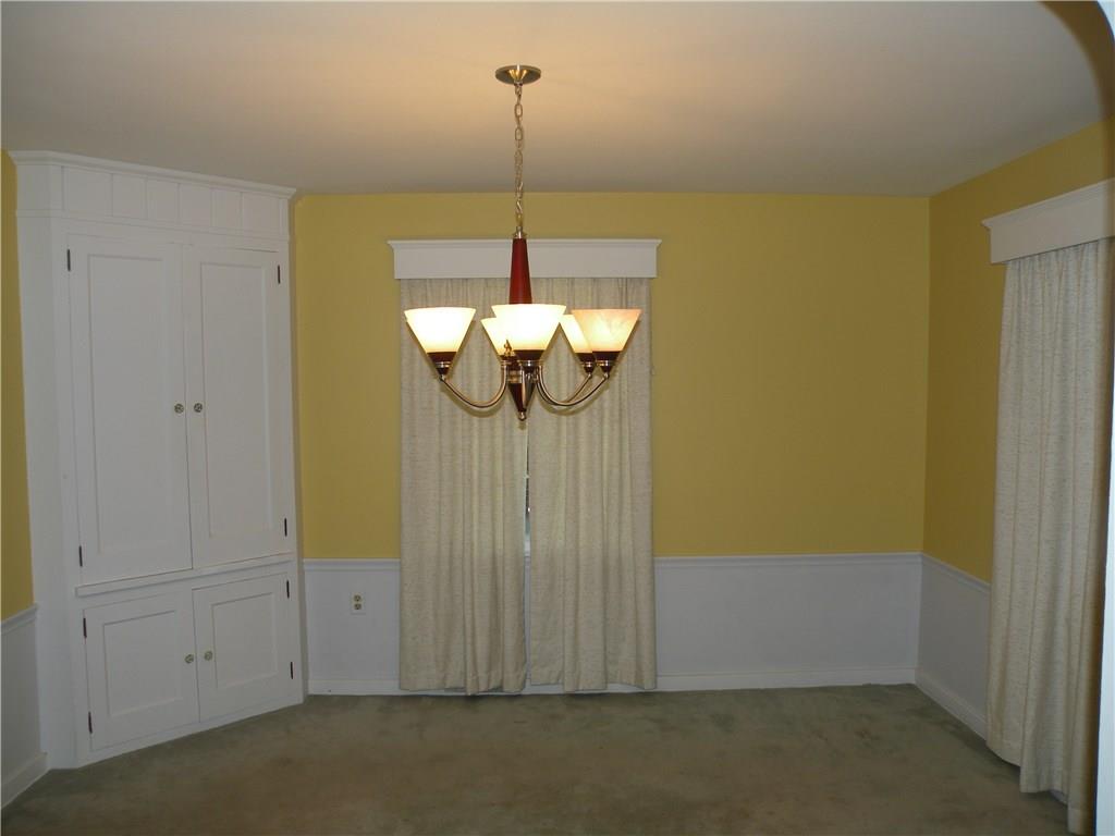 290 Crestmont Road Pittsburgh, PA 15237 - Photo 8 of 25 Dining Room