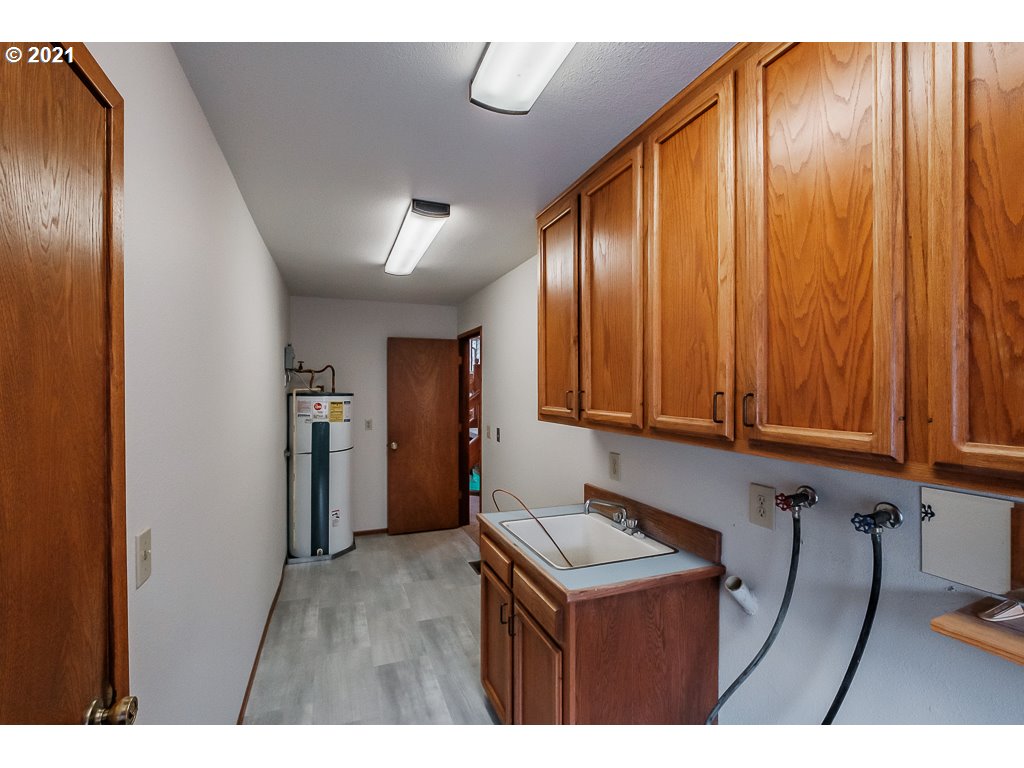 1340 Rafael Avenue North Keizer, OR 97303 - Photo 30 of 32 Gallery Image 30