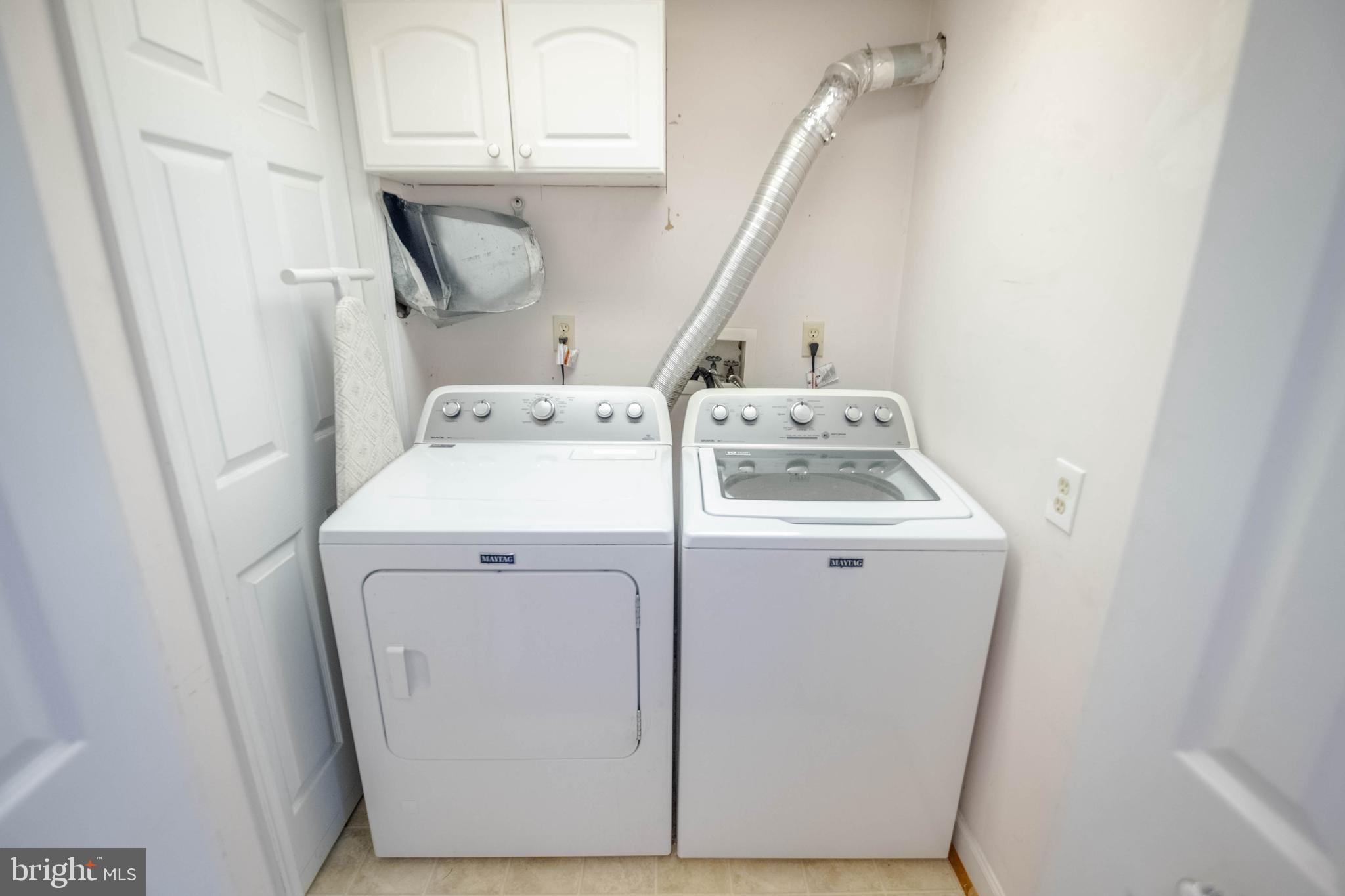 2302 Searles Road Dundalk, MD 21222 - Photo 28 of 35 a utility room with dryer and washer