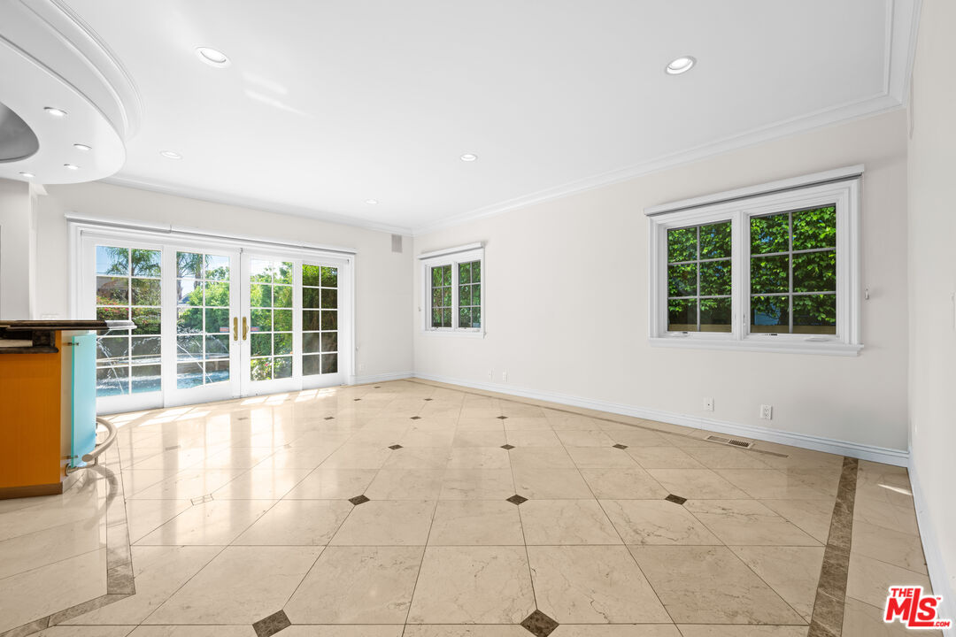 204 Foothill Road Beverly Hills, CA 90210 - Photo 7 of 34 Gallery Image 7