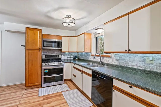 $329,900 | 1150 Judy Ann Place, Pittsburgh, PA 15237