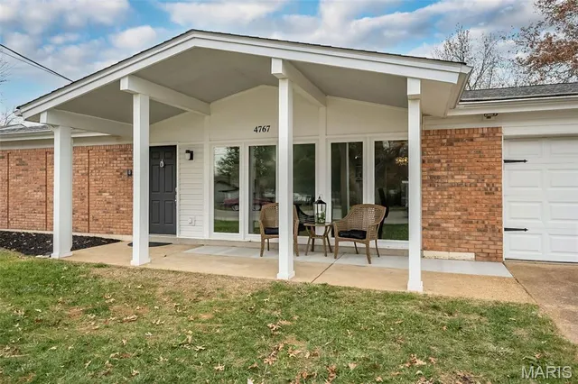 $425,000 | 4767 Towne South Road, St. Louis, MO 63128