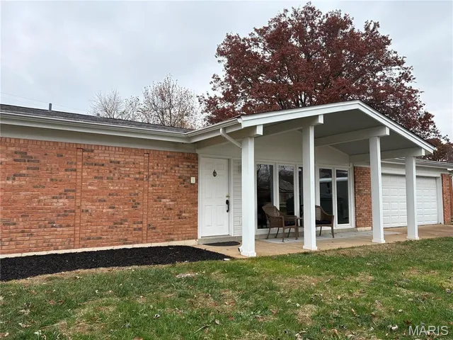 $425,000 | 4767 Towne South Road, St. Louis, MO 63128