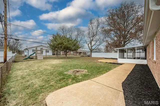 $425,000 | 4767 Towne South Road, St. Louis, MO 63128