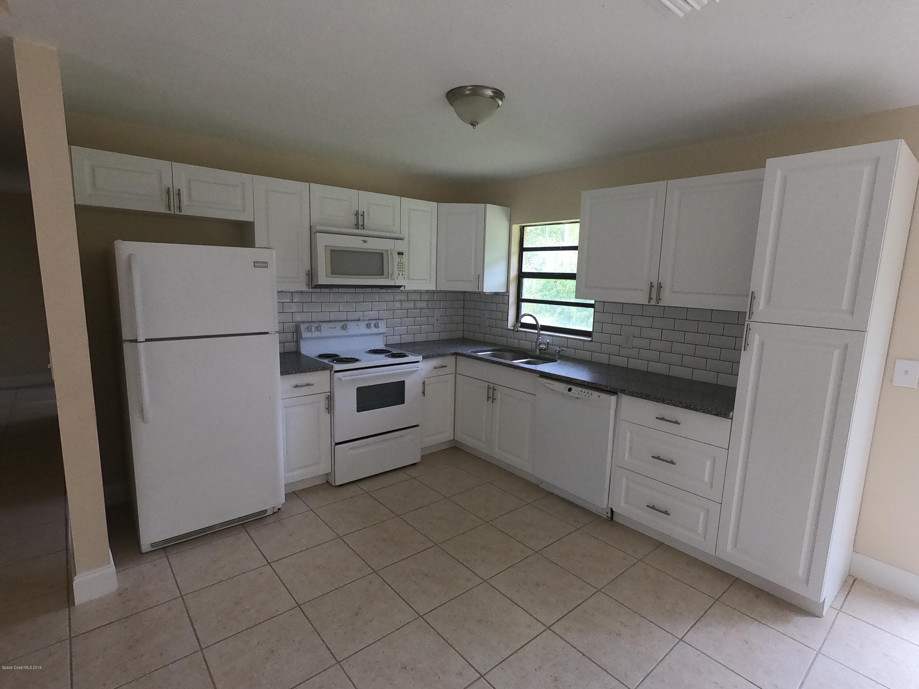2170 Watkins Road Southeast Palm Bay, FL 32909 - Photo 3 of 8 Kitchen