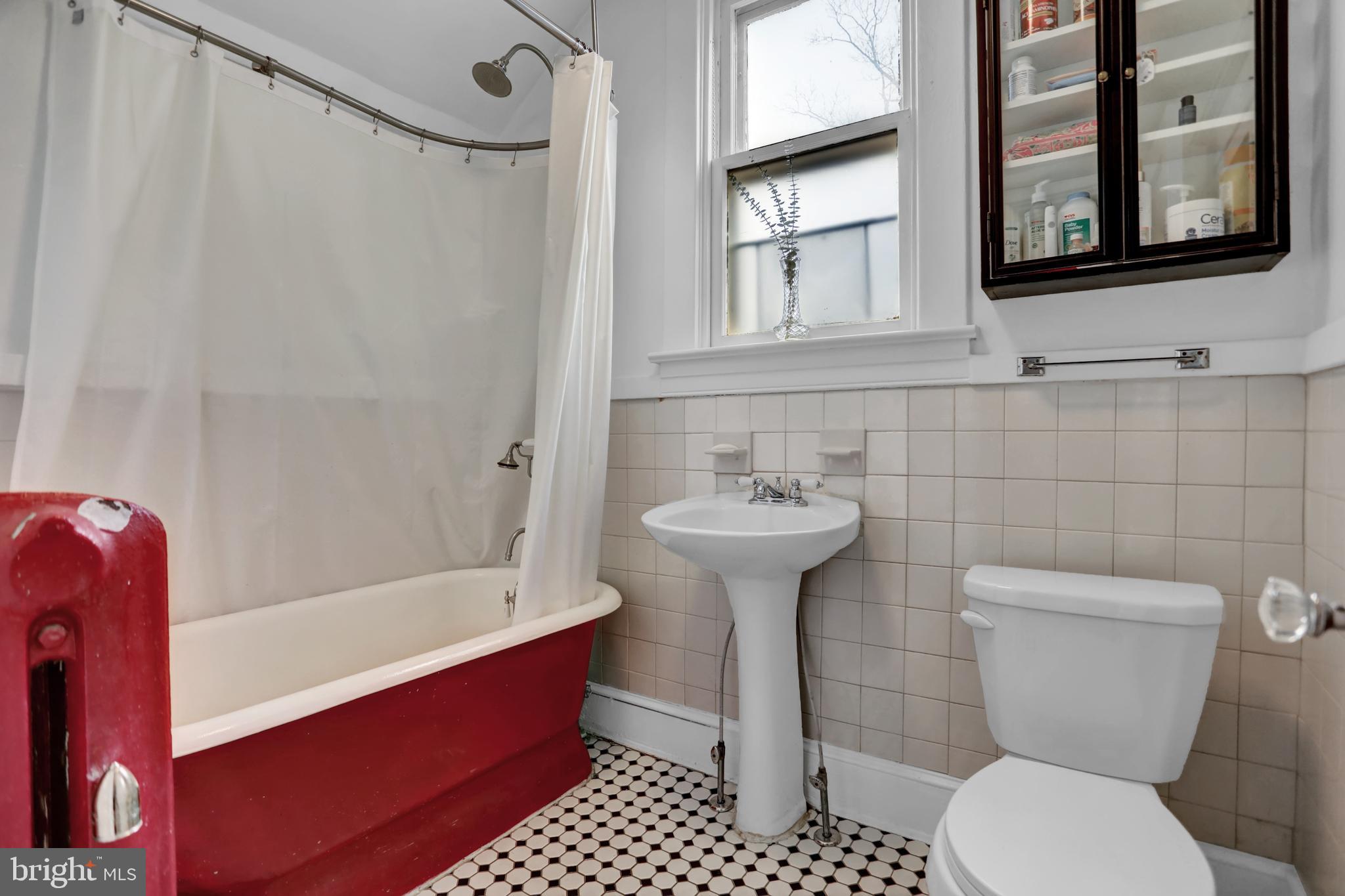 332 Radnor Road Baltimore, MD 21212 - Photo 27 of 47 Second Floor Full Bath