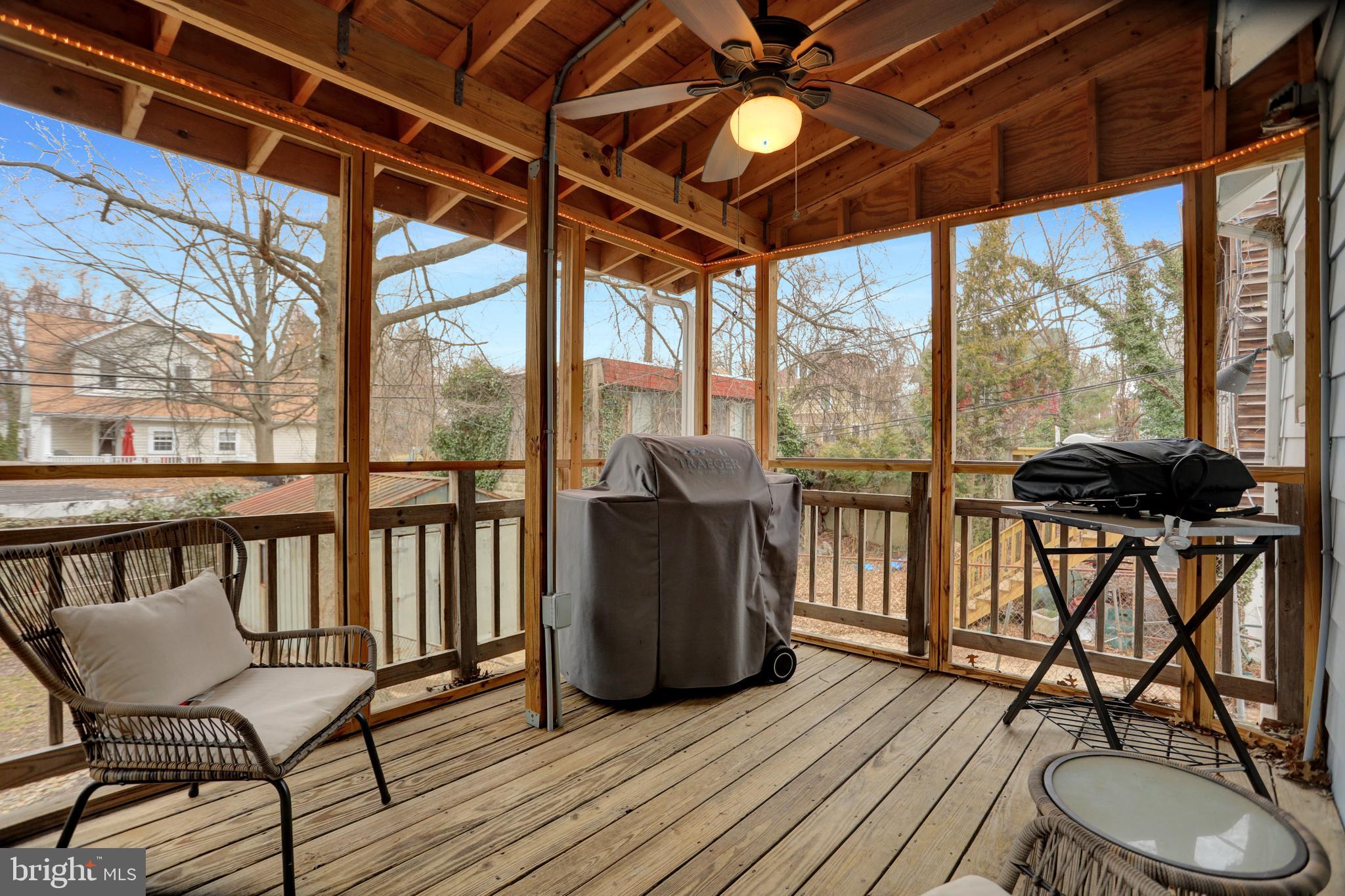 332 Radnor Road Baltimore, MD 21212 - Photo 36 of 47 Enclosed screened in Back Porch