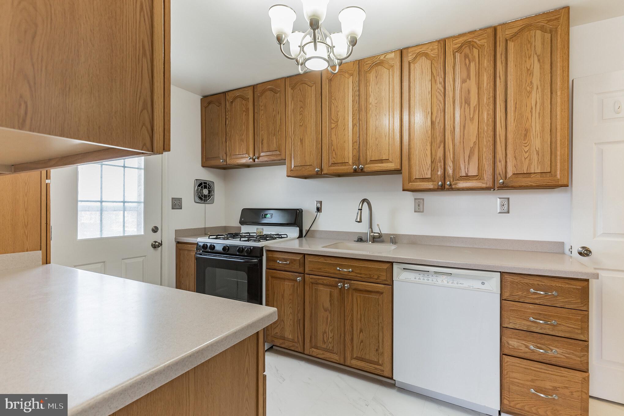 2106 Graythorn Road Baltimore, MD 21220 - Photo 4 of 23