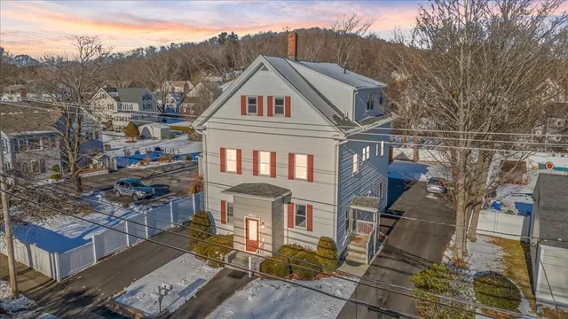 $2,800 | 129 Friend Street, Unit 2, Amesbury, MA 01913