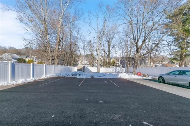 $2,800 | 129 Friend Street, Unit 2, Amesbury, MA 01913