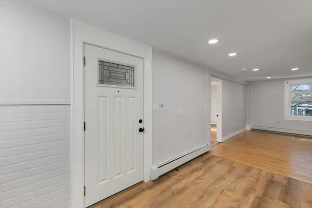 $2,800 | 129 Friend Street, Unit 2, Amesbury, MA 01913