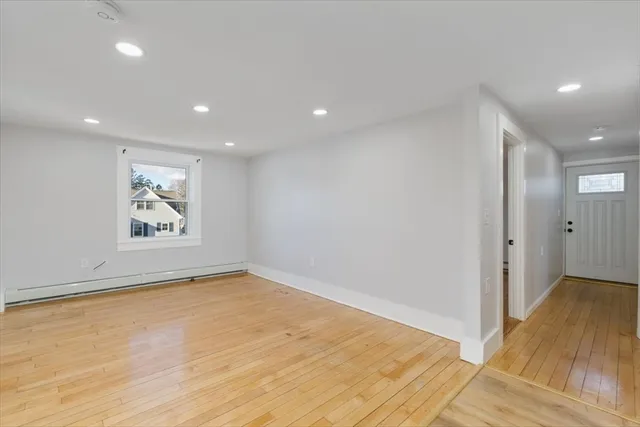 $2,800 | 129 Friend Street, Unit 2, Amesbury, MA 01913