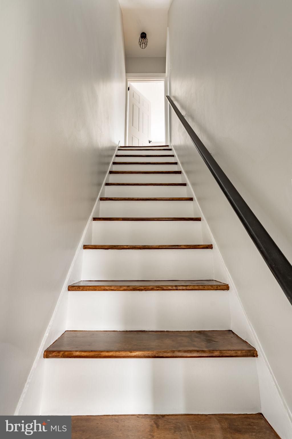 471 High Street Lancaster, PA 17603 - Photo 12 of 22 a view of entryway