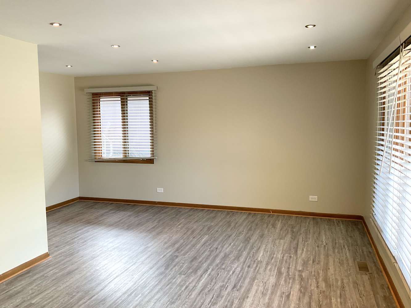 15515 Long Avenue Oak Forest, IL 60452 - Photo 6 of 10 an empty room with wooden floor and windows