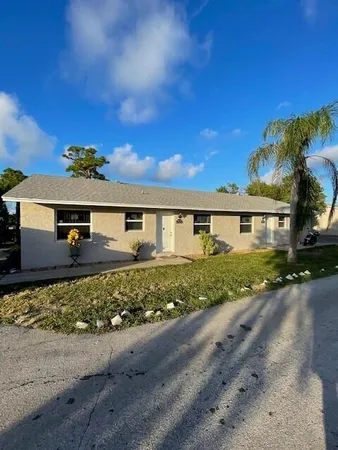 $2,000 | 1420 Barton Road, Unit 1420W, Lake Worth Beach, FL 33460