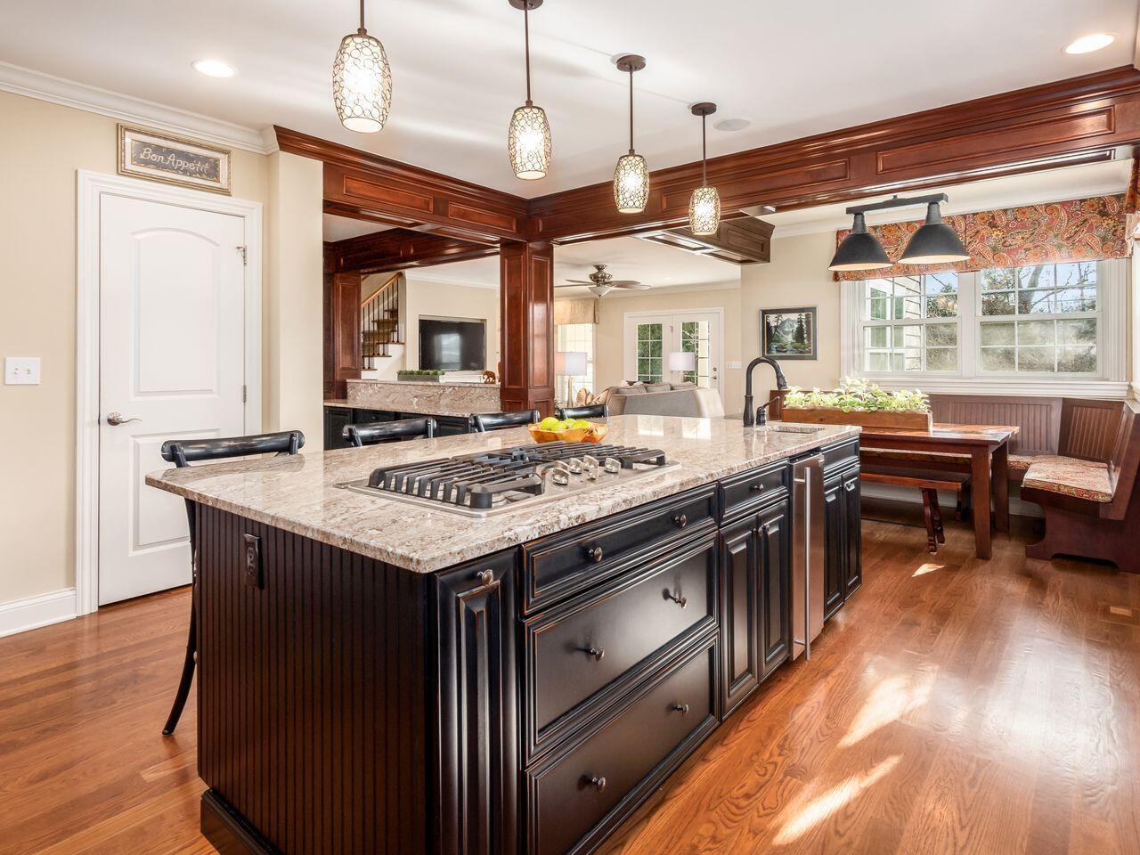 2079 Guilford Road Columbus, OH 43221 - Photo 17 of 81 Kitchen