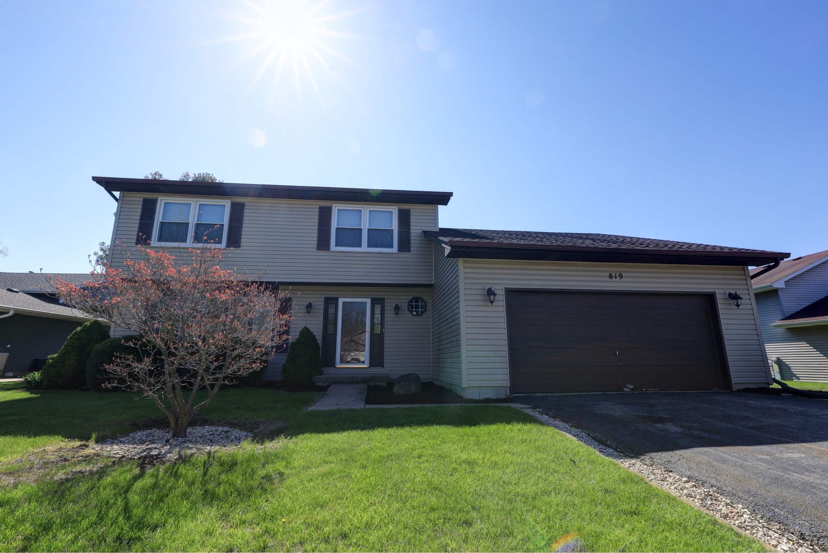 819 Colony Court Lindenhurst, IL 60046 - Photo 1 of 24